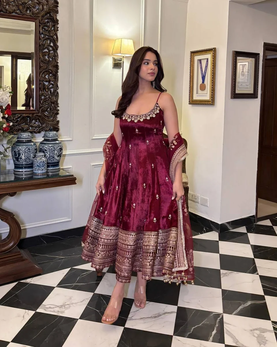 Women's Maroon Anarkali Suit - Image 3